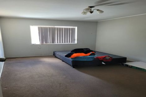 Photo of property in 15 Tiki Street, New Lynn, Auckland, 0600