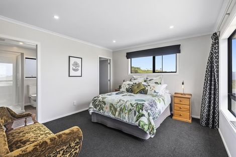 Photo of property in 12 Grumman Lane, Newlands, Wellington, 6037