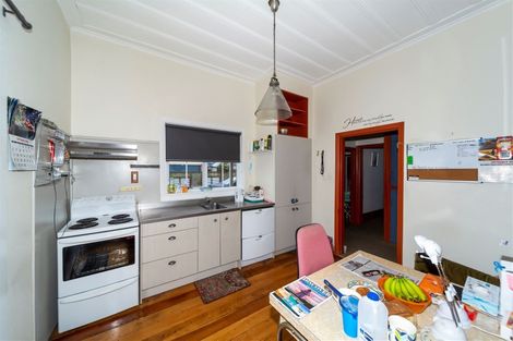 Photo of property in 16 Surrey Street, Hawera, 4610