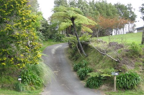Photo of property in 102 Seaview Road, Westown, New Plymouth, 4310