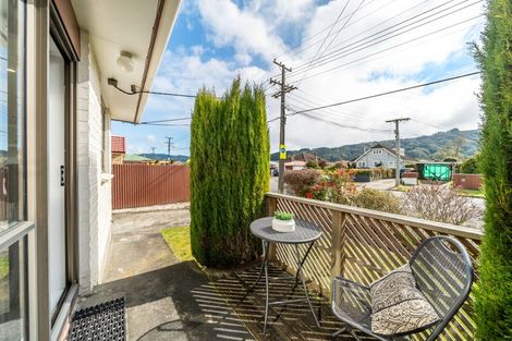 Photo of property in 48f2- Kowhai Avenue, Ebdentown, Upper Hutt, 5018