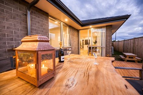 Photo of property in 5 Grenache Way, Kumeu, 0810
