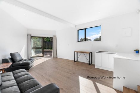 Photo of property in 2/14 Clifton Road, Waiake, Auckland, 0630