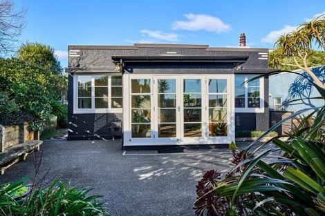 Photo of property in 128 Mana Esplanade, Paremata, Porirua, 5026