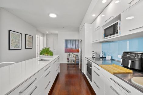 Photo of property in 22 Liardet Apartments, 302/22 Liardet Street, New Plymouth, 4310