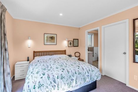 Photo of property in 82 Waipunahau Road, Waikanae, 5036