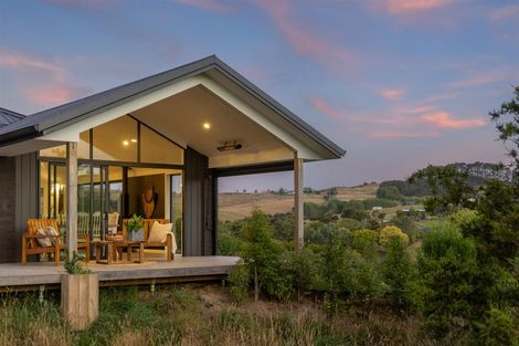 Photo of property in 1056 Peak Road, Helensville, 0875