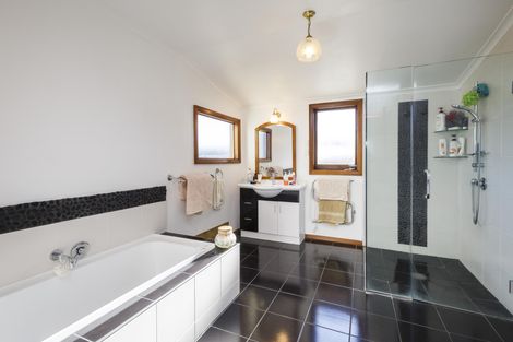 Photo of property in 17 Douglas Street, West End, Palmerston North, 4412