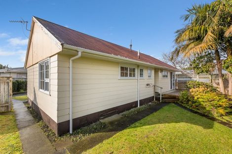 Photo of property in 11 Konini Place, Hawera, 4610