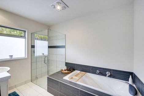 Photo of property in 72 Orotu Drive, Poraiti, Napier, 4112