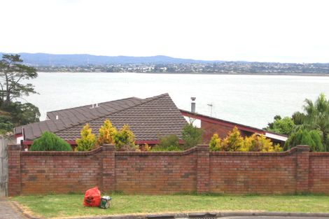 Photo of property in 9 Poaka Place, Beach Haven, Auckland, 0626