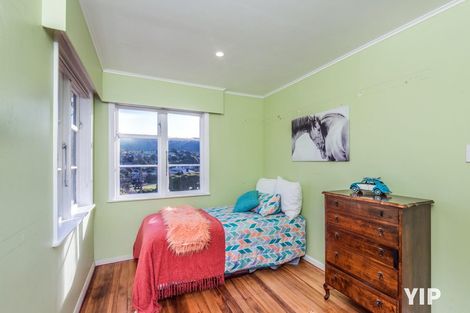 Photo of property in 3 Tawa Terrace, Tawa, Wellington, 5028