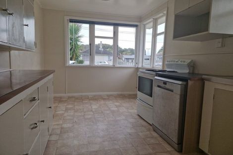 Photo of property in 54 Lismore Street, Merrilands, New Plymouth, 4312