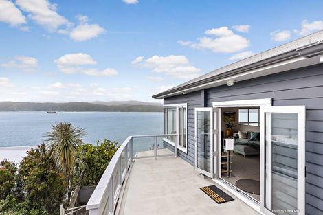 Photo of property in 21 Napier Street, Karaka Bays, Wellington, 6022