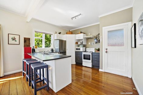 Photo of property in 22 Ranui Crescent, Khandallah, Wellington, 6035