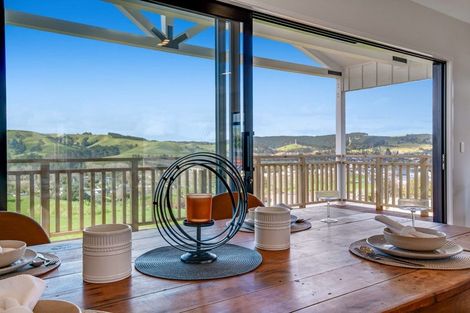 Photo of property in 4d Forlong Rise, Helensville, 0800