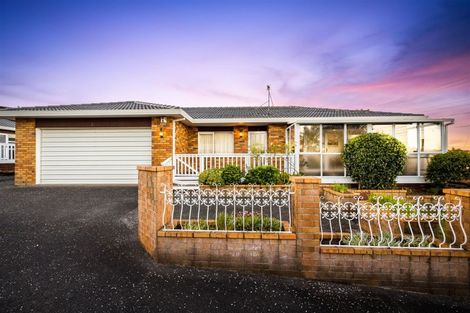 Photo of property in 2/86 Don Buck Road, Massey, Auckland, 0614