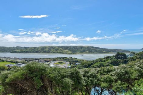 Photo of property in 10 Kahu Road, Paremata, Porirua, 5024
