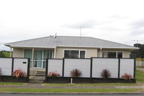 Photo of property in 58 Riversdale Drive, Merrilands, New Plymouth, 4312