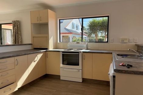 Photo of property in 18 Philomel Crescent, Bayswater, Auckland, 0622