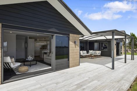 Photo of property in 3c Honeyfield Drive, Whalers Gate, New Plymouth, 4310