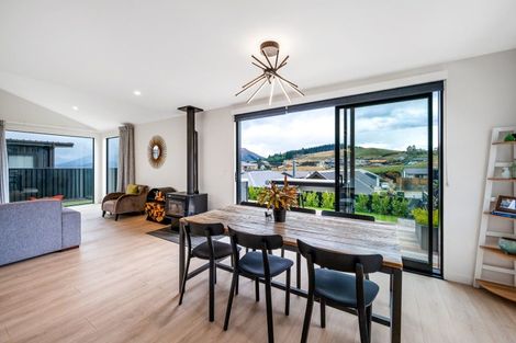 Photo of property in 2 Mcneil Crescent, Wanaka, 9305
