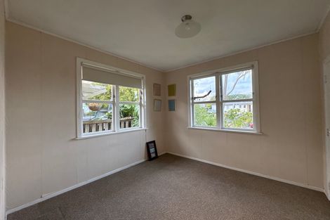 Photo of property in 1 La Trobe Street, Pakuranga Heights, Auckland, 2010