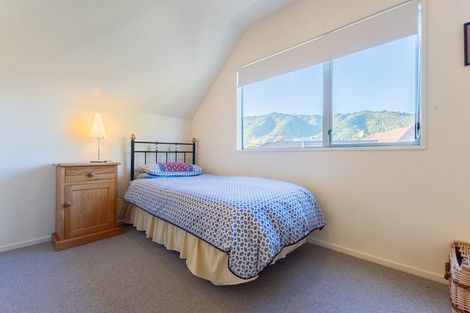 Photo of property in 8 Rewarewa Crescent, Waikanae, 5036