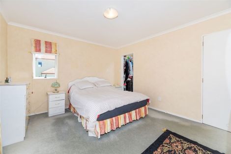 Photo of property in 10 Dainton Place, New Lynn, Auckland, 0600