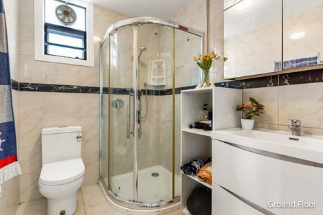 Photo of property in 42 Ellesmere Crescent, Pakuranga Heights, Auckland, 2010