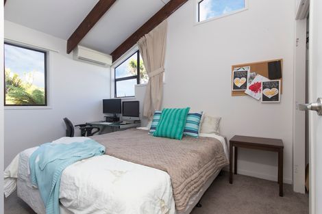 Photo of property in 692 South Titirangi Road, Titirangi, Auckland, 0604