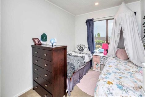 Photo of property in 21 Crosby Road, West Harbour, Auckland, 0618