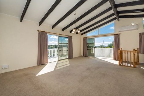 Photo of property in 22 Nor'east Drive, Northcross, Auckland, 0632