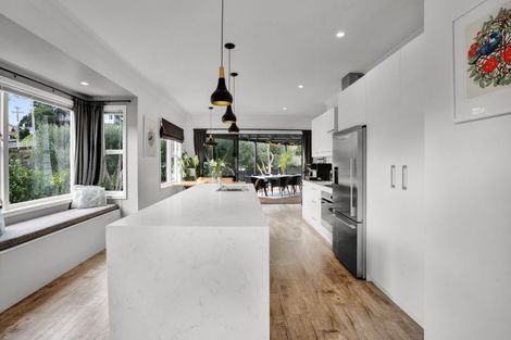 Photo of property in 15 Bracken Street, New Plymouth, 4310