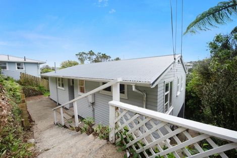 Photo of property in 135 Ruskin Road, Newlands, Wellington, 6037