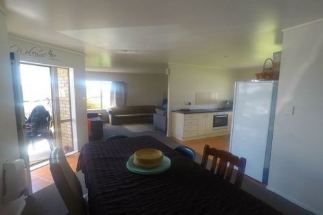 Photo of property in 5 Novak Place, Mangere, Auckland, 2022
