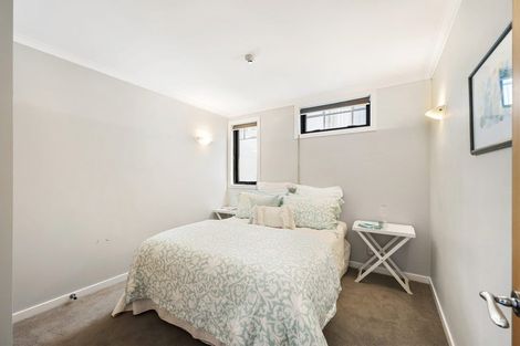Photo of property in Endeavour Apartments, 21/125u Thorndon Quay, Pipitea, Wellington, 6011