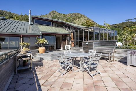 Photo of property in 113 Seaview Road, Piha, New Lynn, 0772
