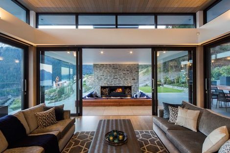 Photo of property in 10 Pinnacle Place, Queenstown, 9300