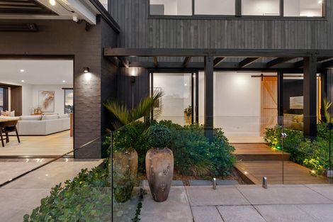 Photo of property in 9 Ridgelea Road, Long Bay, 0792