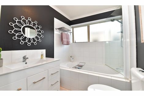 Photo of property in 16 Millennial Way, Orewa, 0931