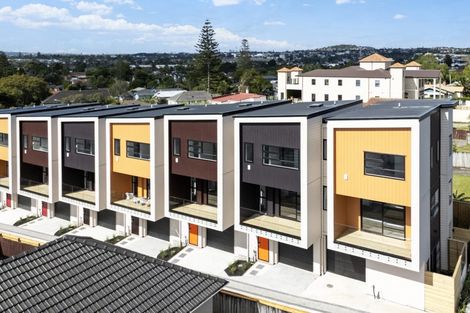 Photo of property in 3153 Great North Road, New Lynn, Auckland, 0600