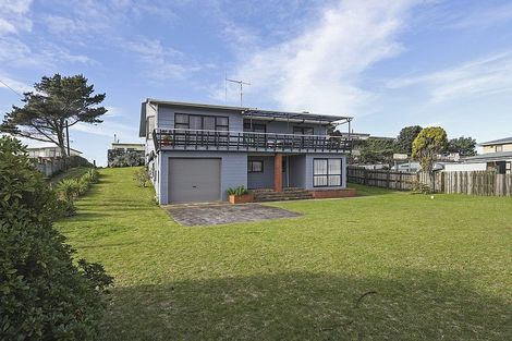 Photo of property in 667 Pukehina Parade, Pukehina, Te Puke, 3189