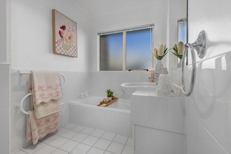 Photo of property in 15a Runanga Grove, Waikanae, 5036