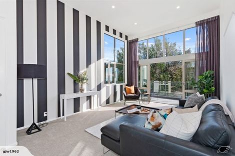 Photo of property in 214b Mount Pleasant Road, Mount Pleasant, Christchurch, 8081