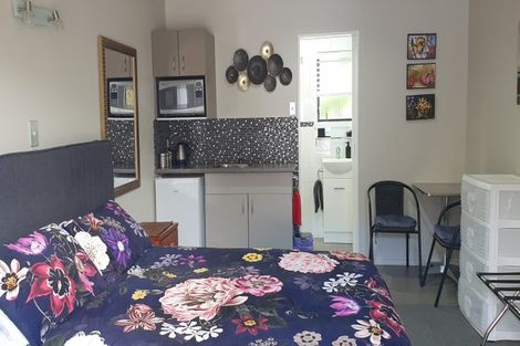 Photo of property in 834 East Coast Road, Oteha, Auckland, 0630