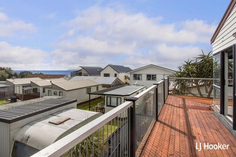 Photo of property in 28 Ocean View Road, Waihi Beach, 3611