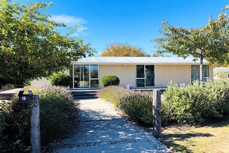 Photo of property in 21 Hunter Crescent, Wanaka, 9305