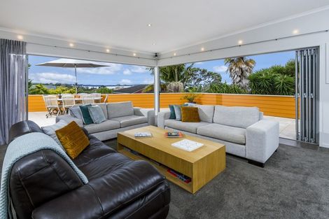Photo of property in 1007 Beach Road, Torbay, Auckland, 0630