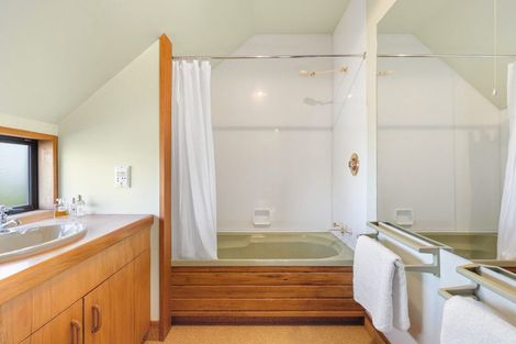 Photo of property in 75 Cedar Drive, Kelvin Heights, Queenstown, 9300